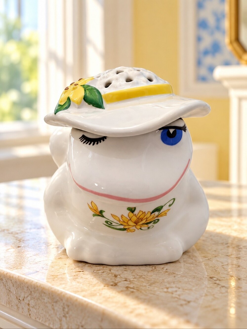Vintage 1982 Avon Flirtatious Frog Pomander Ceramarte Brazil Potpourri Holder